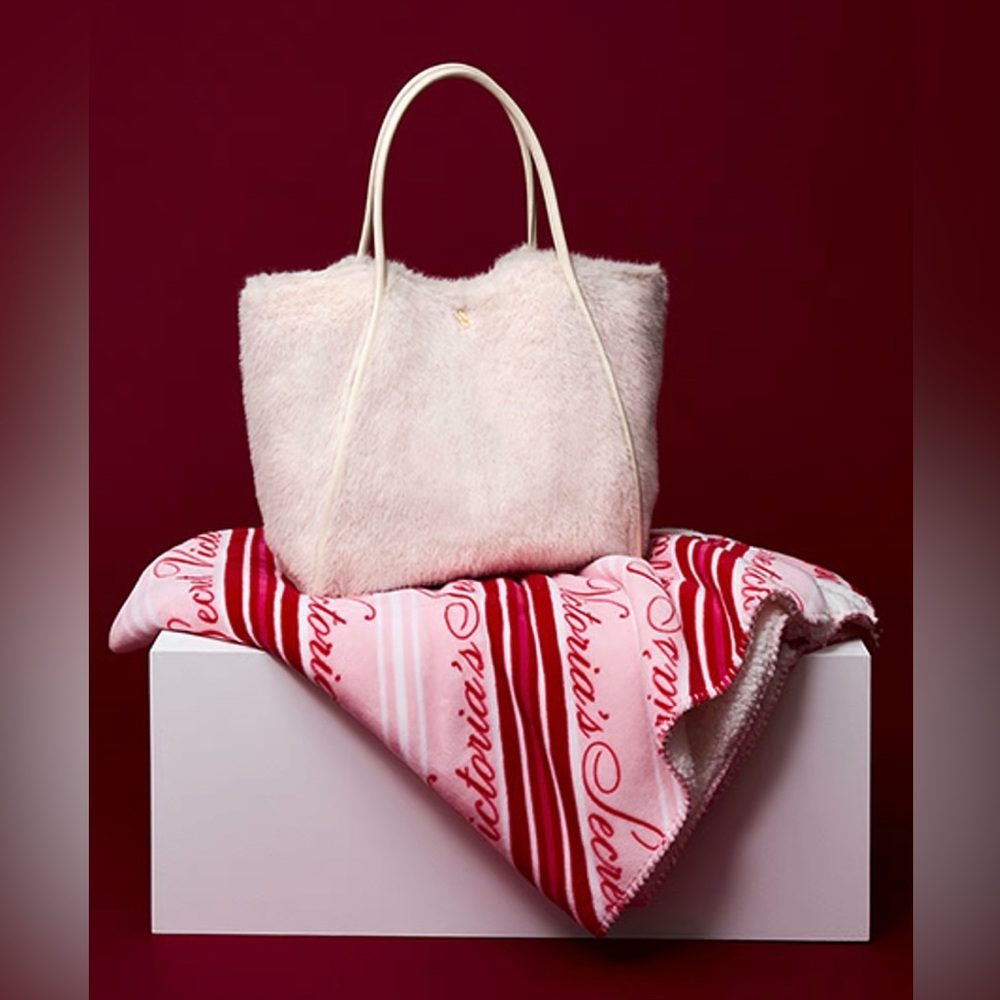 🆕 2PC VICTORIA'S SECRET COZY-FLEECE BLANKET THROW AND FAUX-FUR TOTE BAG DUO SET - Picture 2 of 10